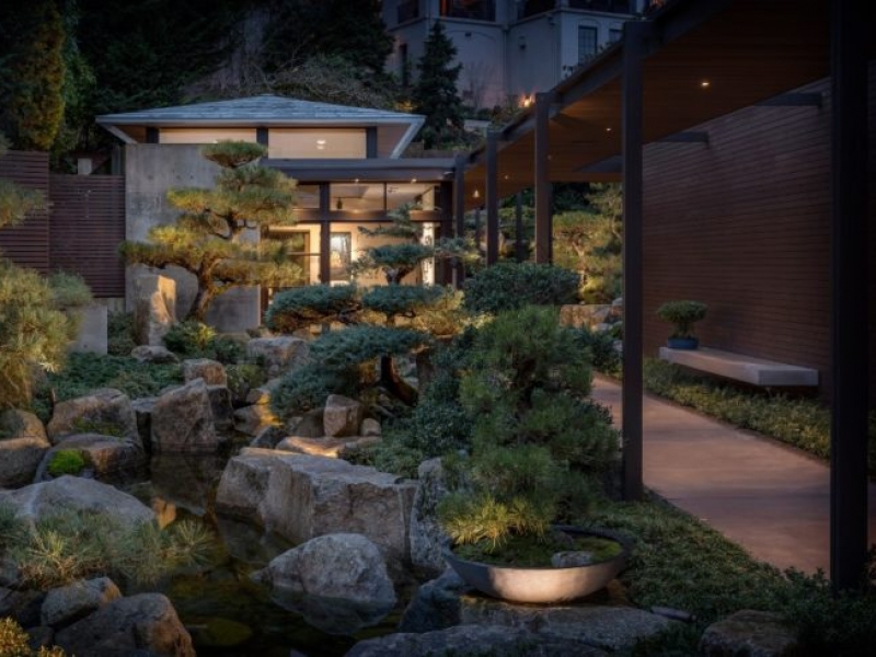 Casa Projetada em Torno de um Jardim Japonês